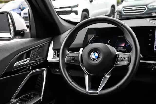 2025 BMW X1 xDrive28i AWD * Cuir * Carplay et Android        * L in Cars & Trucks in City of Montréal - Image 19