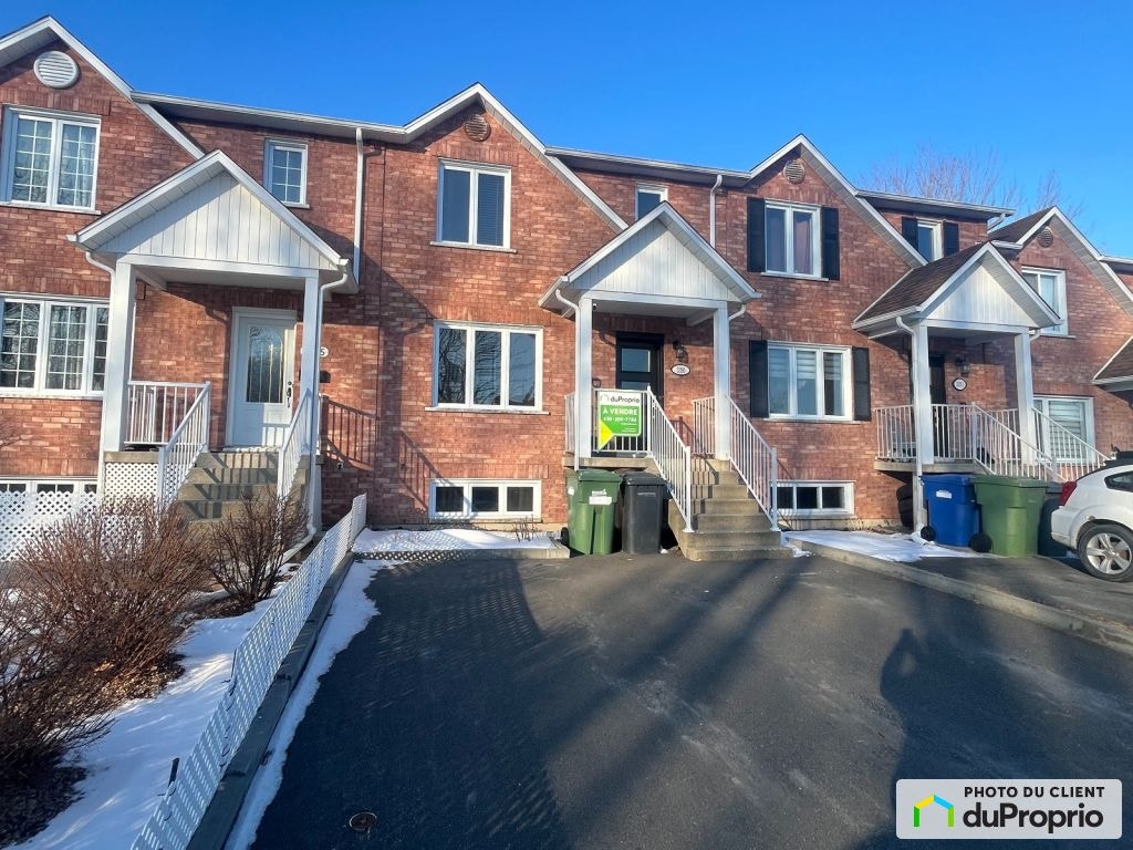 $349,900 - Townhouse for sale in Drummondville (St-Nicéphore) — photo 1