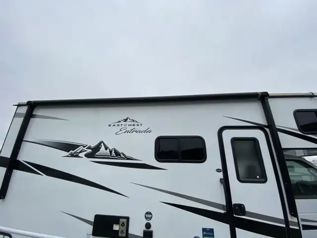 2023 EAST TO WEST Entrada 2200S in RVs & Motorhomes in Bedford - Image 13
