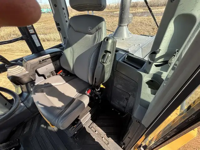 2019 DEERE 544L in Heavy Equipment in Lethbridge - Image 18