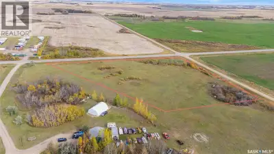 Fabulous opportunity to own and develop your dream home only 11.8 kms west of Sasktel Centre. Blackt...