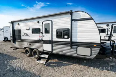Located in Winfield, BC Call or Text 250-766-4607 Voyager RV Centre 1-800-668-1447 Ducted Air Condit...