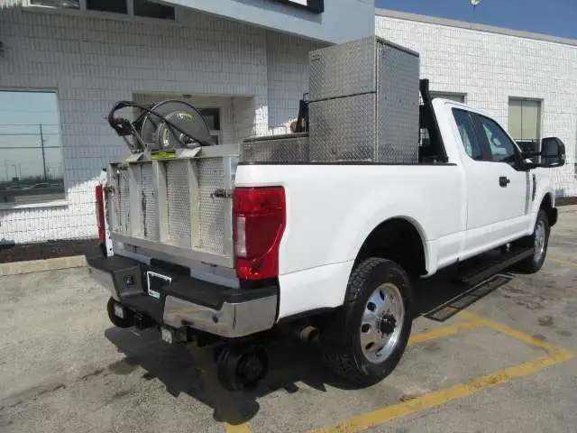 2022 Ford F-250 GAS 4X4 EXT CAB WITH HI-RAIL PACKAGE in Cars & Trucks in Oakville / Halton Region - Image 4