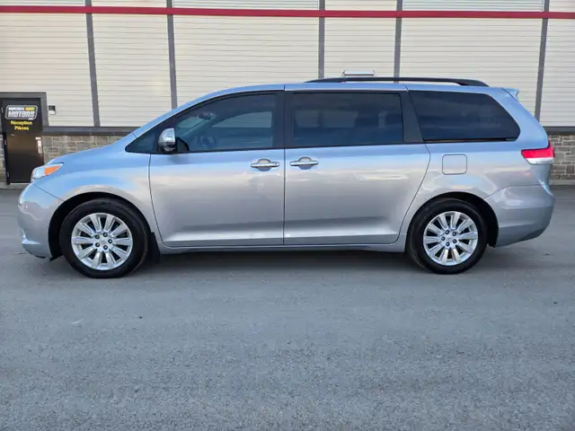 2014 Toyota Sienna LIMITED / AWD / SUNROOF / LEATHER 7 PASSAGER in Cars & Trucks in West Island - Image 5