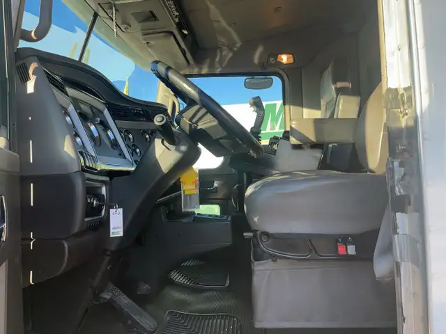 2016 Kenworth T800 in Heavy Trucks in Calgary - Image 12