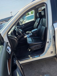 2013 Infiniti JX35 AWD Spacious, Luxury 8-Seater! Year: 2013 Make: Infiniti Model: JX35 Mileage: 222... (image 4)