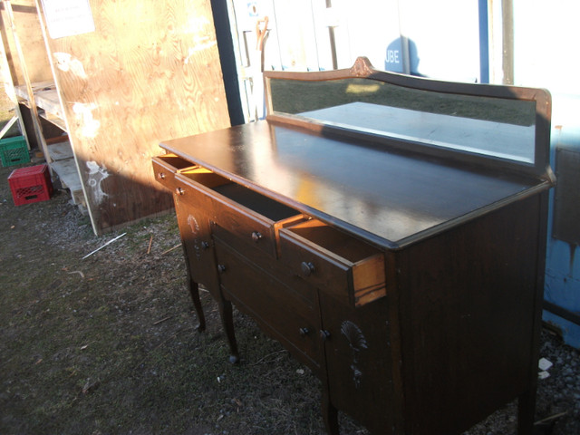 Vintage Walnut Buffet Sideboard in Hutches & Display Cabinets in Belleville - Image 4