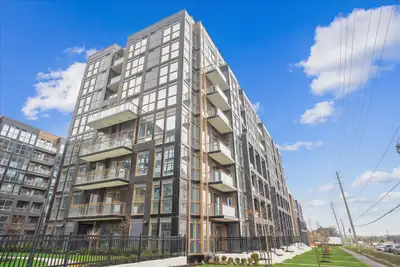 #539-2343 Khalsa Gate, Oakville Welcome to Fernbrook Resort-Style NUVO Condo with a superior balcony...