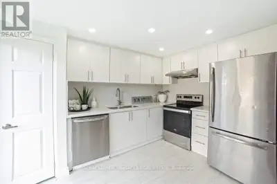 Welcome to 733 Parkview Crescent! This well-maintained home offers comfortable living in a desirable...