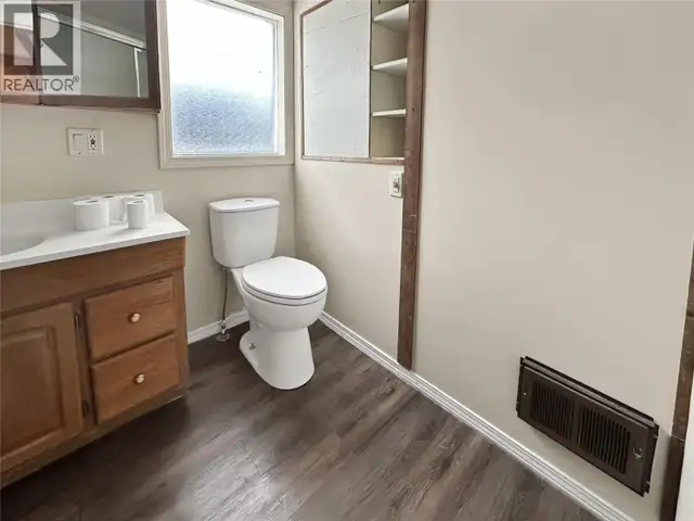 311 WATERFRONT Avenue Princeton, British Columbia in Houses for Sale in Penticton - Image 10