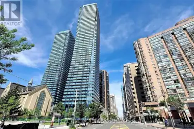 Beautiful Bachelor Unit At U Condos East Tower By Pamberton In The Heart Of City, Lake View, Bright...