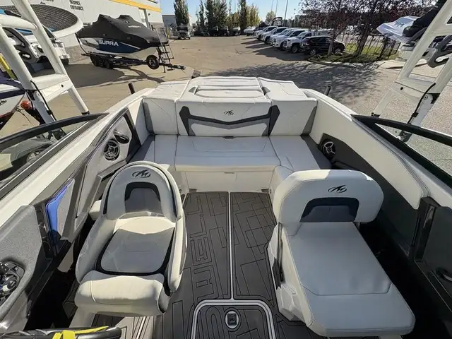 2017 Monterey 238 SS SURF in Powerboats & Motorboats in Saskatoon - Image 12