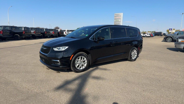 2024 Chrysler Pacifica in Cars & Trucks in Edmonton - Image 3