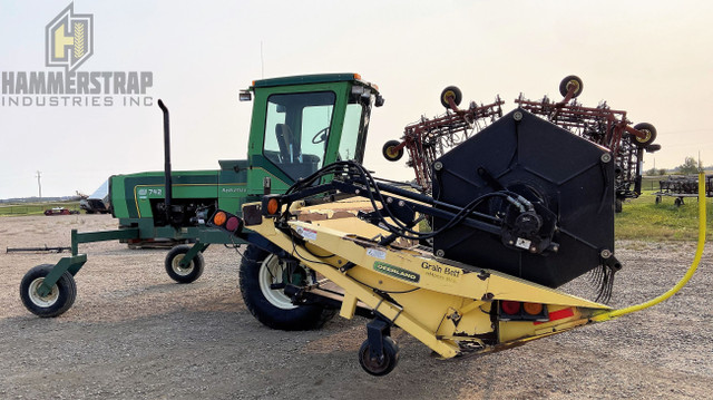 CO-OP Implements 742 Swather w/ 30 Ft Header in Farming Equipment in Edmonton - Image 3
