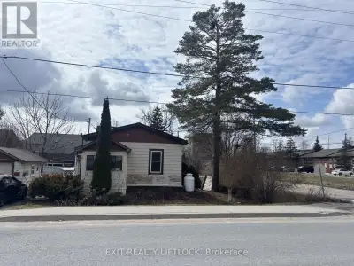 Charming and well-maintained 2-bedroom, 1-bathroom home available for lease in a convenient Lindsay...