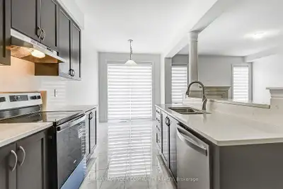 Spacious 4-Bed, 3.5-Bath + 2 Parking/Yard/Laundry/AC Included! (Averill Road, Brampton) Convenient a...