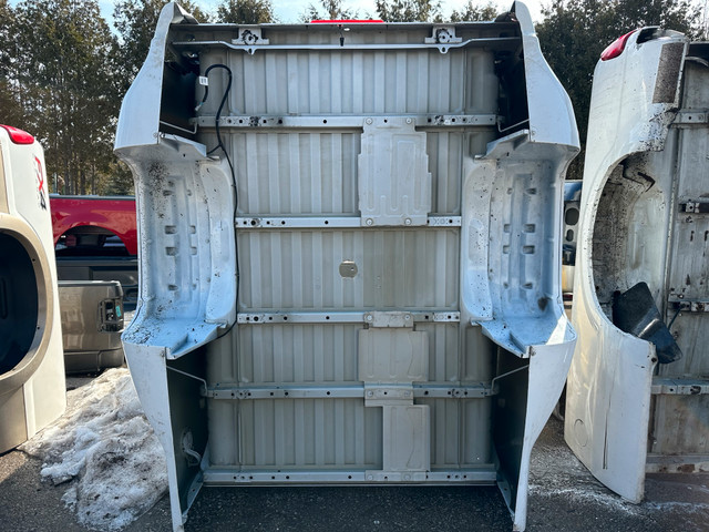 Southern Truck Box/ Bed Chevy Silverado Rust Free! in Auto Body Parts in Thunder Bay - Image 2