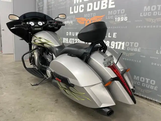 2014 Victory Motorcycles Cross Country in Street, Cruisers & Choppers in Drummondville - Image 10