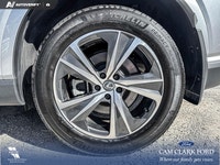 ?? Key Features? 2.5L Hybrid Powertrain RX 350h – Sips fuel like it’s on a wellness retreat, but sti... (image 5)