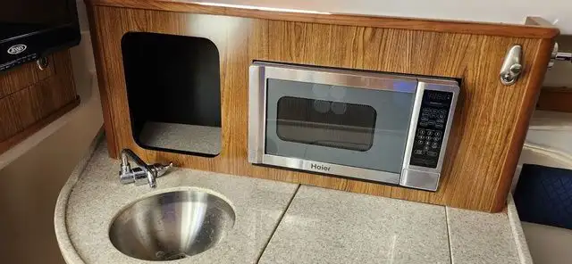 2014 Pursuit 285 285 Twin Outboard Walkaround in Powerboats & Motorboats in Trenton - Image 7