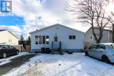 This cozy 1 bedroom, 1 bathroom basement apartment at 55 Bonavista Street offers a comfortable and f...