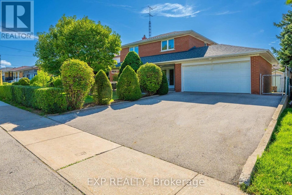 4-Bedroom Detached Home for Sale in York University Heights, photo 3 of 6