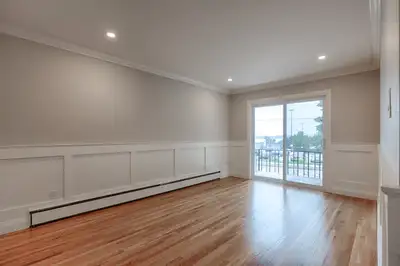 Unit Features: This bright and inviting 2-bedroom unit features hardwood laminate flooring throughou...