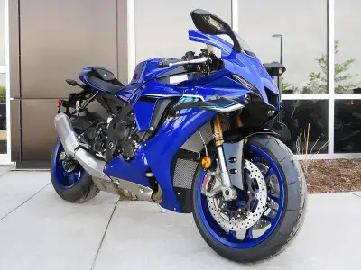 We are currently sold out of this model. Please contact one of our Sales Specialists to determine fu...