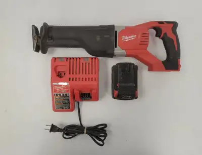 Used working condition, has scratches Milwaukee Reciprocating Saw Model: 2621-20 Comes with battery,...