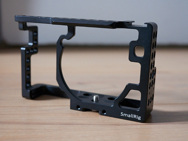 SmallRig camera cage+handle for Panasonic GX85 dans Appareils photo et caméras  à Ville de Montréal - Image 2