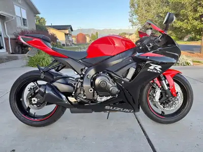 APPLY NOW: https://www.ridecollective.ca/get-pre-approved 2022 SUZUKI GSX-R 600 • Race-proven 600cc...