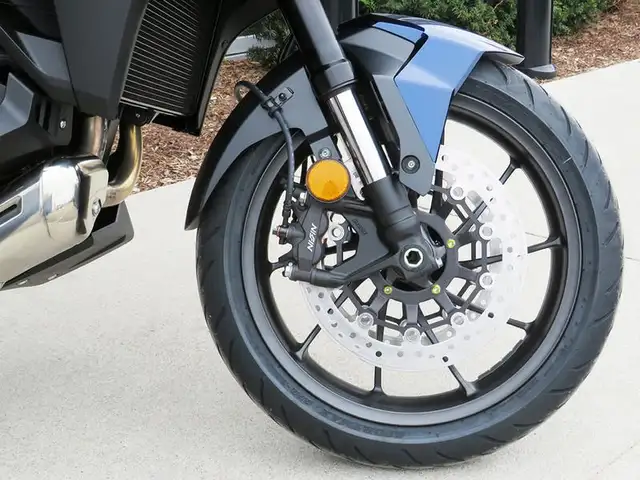 2025 Honda NT1100 DCT in Sport Touring in Cambridge - Image 12
