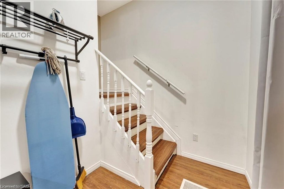 23 PALACE Street Brantford, Ontario 5