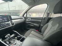 Price includes $1,000 finance credit. Price does not include fees or taxes. The 2022 Kia Sorento 2.5... (image 9)