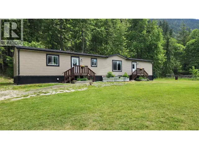 3015 6 Highway Nakusp, British Columbia in Houses for Sale in Nelson - Image 3