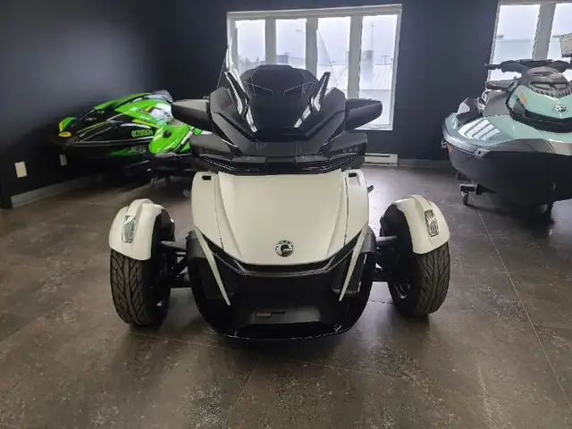 2024 CAN-AM RT Sea-to-Sky SE6 in Sport Touring in Lanaudière - Image 5