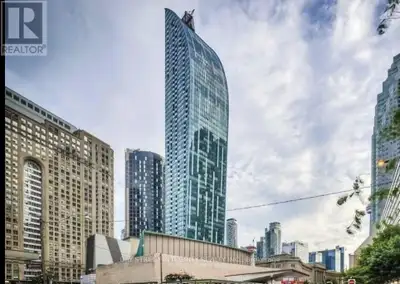 Luxury L Tower Condos In The Heart Of Downtown Toronto. Offered a Studio Suite Condo 1 Locker. Full...