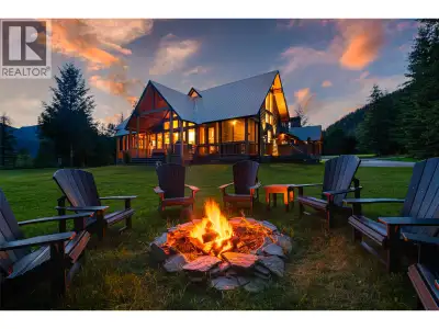 Solitude Point Estate: A Palatial Mountain Sanctuary on the Columbia River Passing through the priva...