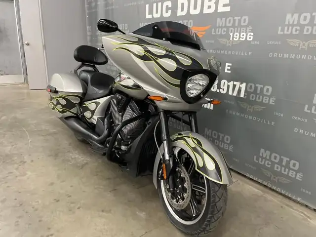 2014 Victory Motorcycles Cross Country in Street, Cruisers & Choppers in Drummondville - Image 4
