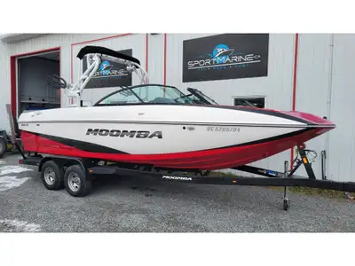 Moomba Mojo 2015 Longeur / Length : 23’ Largeur / Beam : 100” Capacité / Capacity : 17 Passagers / P...