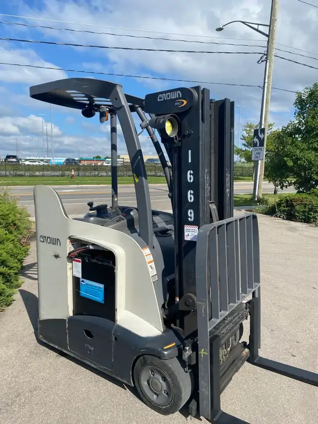 Refreshed Crown Dock Stocker – Attachment Ready & 190″ Lift