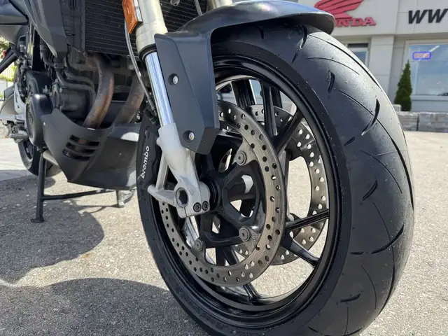 2015 BMW F800R in Sport Bikes in Kitchener / Waterloo - Image 11