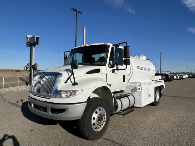 2019 International International 4300 water truck in Heavy Trucks in Regina - Image 2