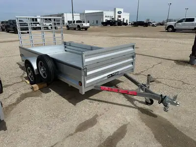 This Stirling 5' x 10' utility trailer with a 36" landscape rear gate features an extendable front a...