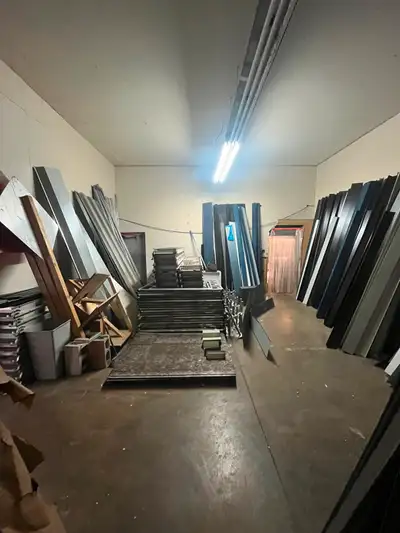Commercial Space for Rent – Ideal for Workshop, Hobby Studio, or Storage Location: Gatineau, QC (Jus...