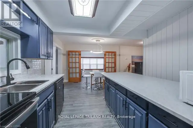 7575 BIDDULPH STREET Lambton Shores (Port Franks), Ontario in Houses for Sale in Grand Bend - Image 10