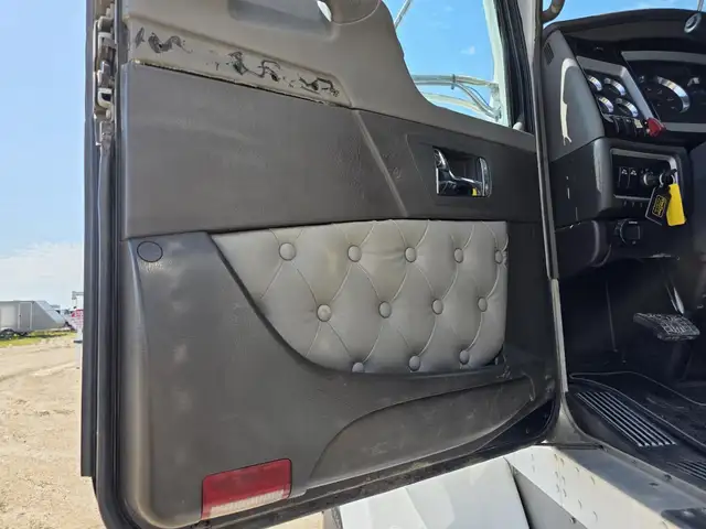 2014 KENWORTH T800 in Heavy Trucks in Saskatoon - Image 21