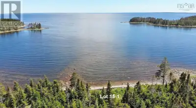 In a breathtaking Atlantic location, you will find this spacious property directly on "Marine Drive"...