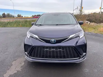 2021 Toyota Sienna XSE leather seats , Navigation , 7 riders , rear view camera , ETC ETC . All Poss...