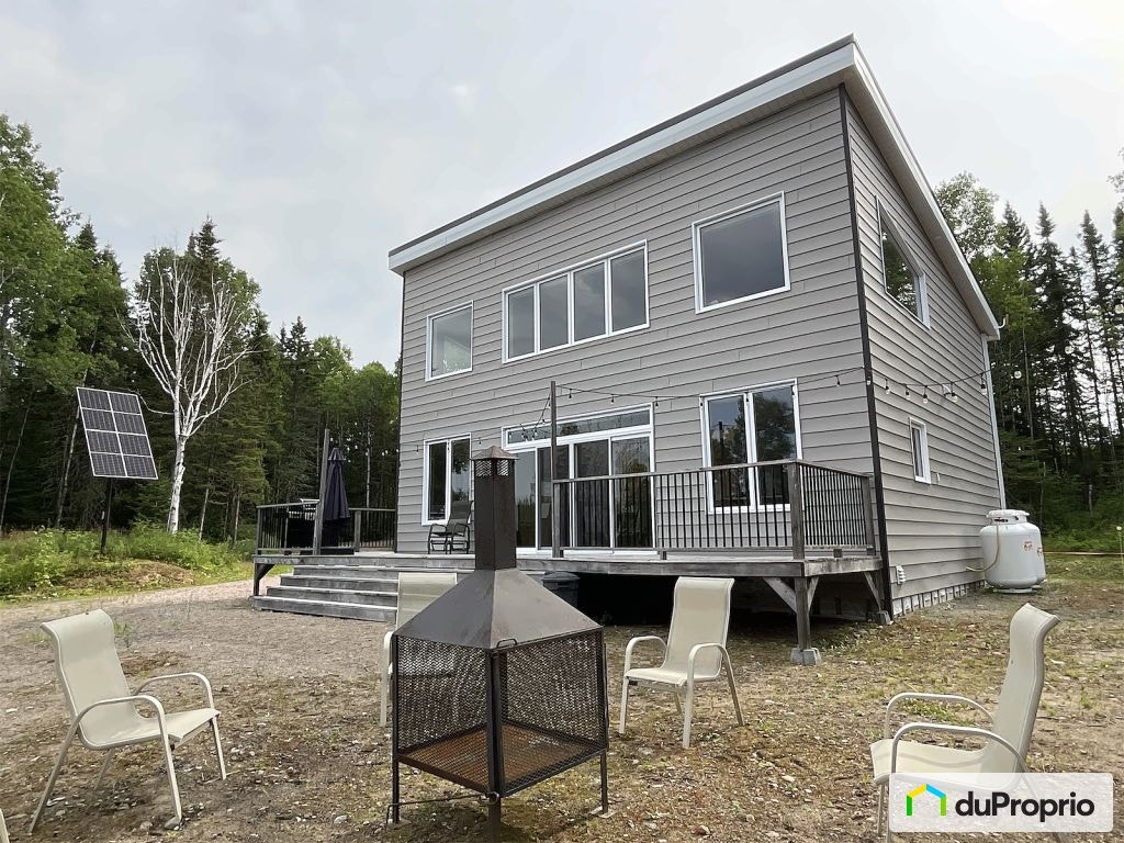 $398,999 - Cottage for sale in St-Andre-Du-Lac-St-Jean — photo 1